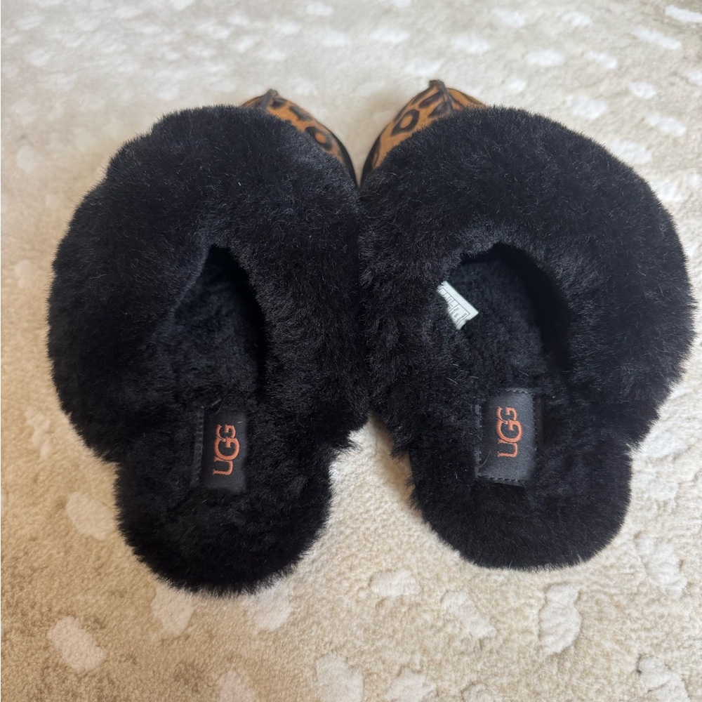 UGG Leopard Scuffette II Slippers - Picture 4 of 6